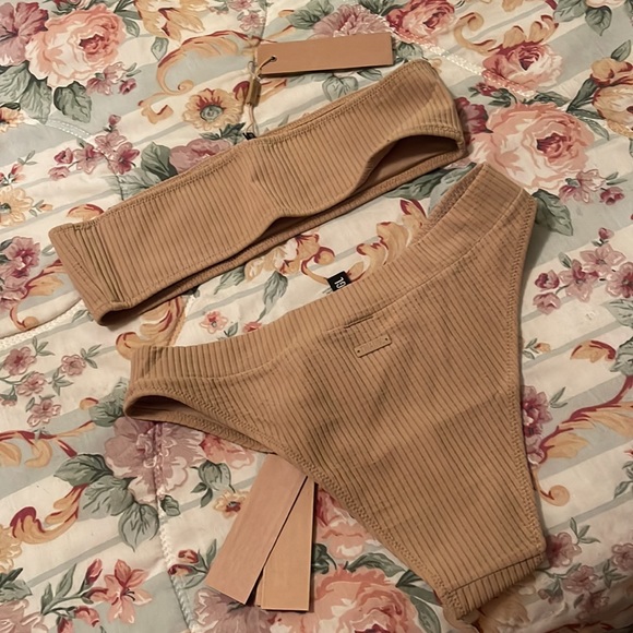 Triangl Tan Daria Bikini Set - Picture 2 of 5